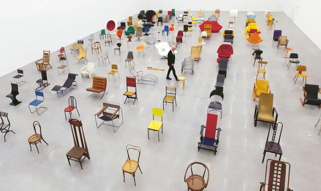 你注意到椅子在生活中的重要性了嗎？它們有些什么設(shè)計(jì)特點(diǎn)？