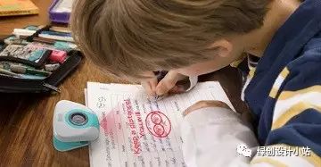 保持距離的智能小機器人設(shè)計